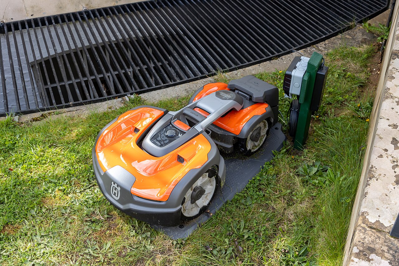Yarbo and the Rise of Outdoor Service Robots